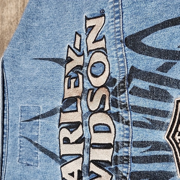 HARLEY DAVIDSON EMBROIDERED SILVER RAW-EDGE TRIBAL LOGO SNAP-BUTTON DENIM SHIRT - Picture 14 of 16